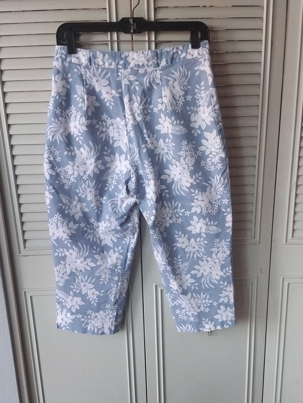 Capri Pants - Picture 3 of 4